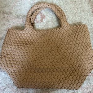 Queenoris Tan beach bag with matching pouch